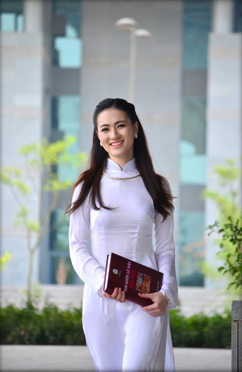 Vietnam girl in ao dai